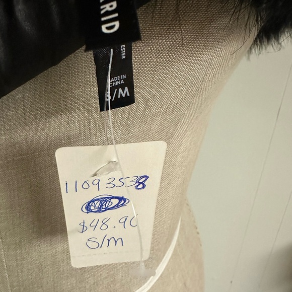 torrid Black Faux Fur Shoulder Shrug - Picture 2 of 3
